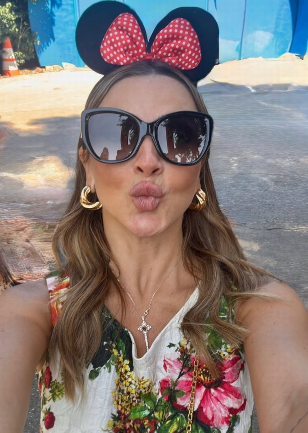 Hadise, Disneyland’da çocuklar gibi eğlendi - Resim : 2