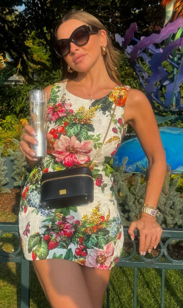 Hadise, Disneyland’da çocuklar gibi eğlendi - Resim : 3