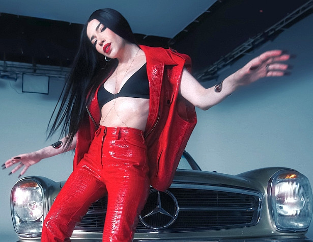 Burcu Güneş'in müzik yolculuğu sürüyor