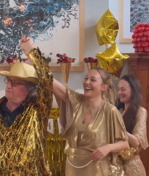 Meryem Uzerli yeni yaşına ailesiyle girdi - Resim : 3