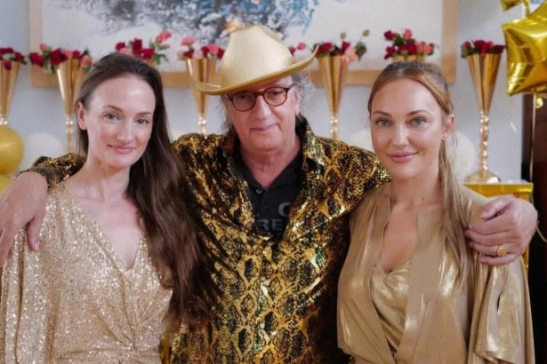 Meryem Uzerli yeni yaşına ailesiyle girdi