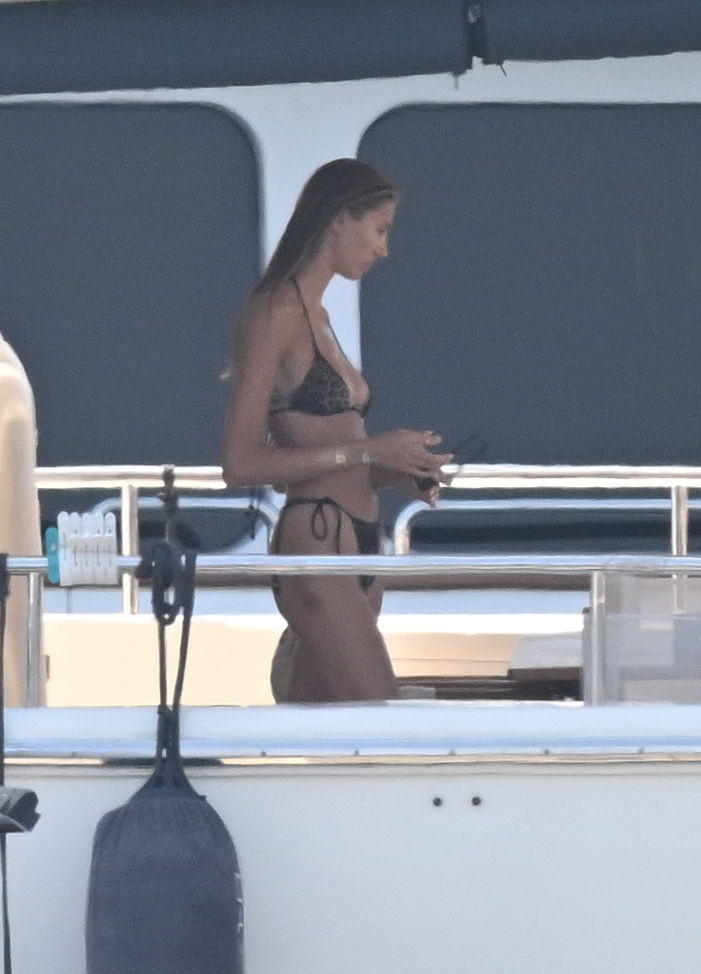 Şevval Şahin'in tekne tatili devam ediyor - Resim : 2