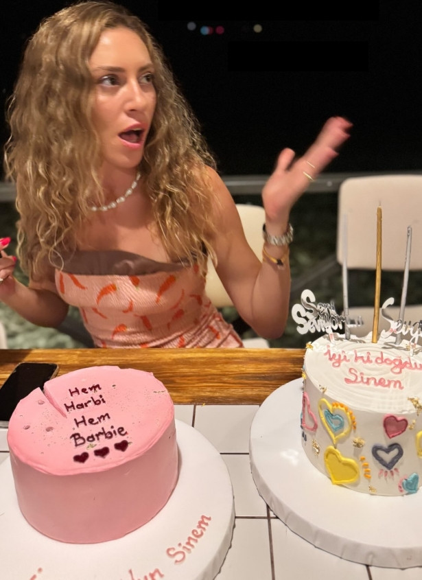 Sinem Kobal'ın doğum günü pastasındaki mesaj dikkat çekti