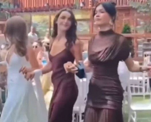 Kubilay Aka ile Hafsanur Sancaktutan karşılıklı göbek attı - Resim : 2