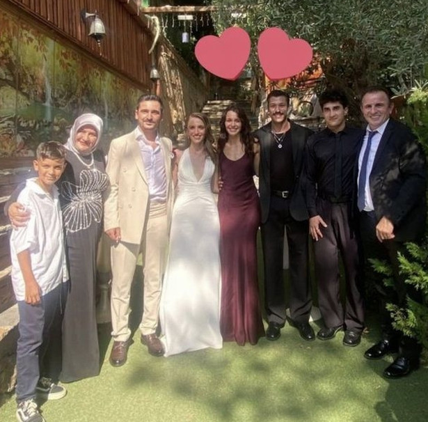 Kubilay Aka ile Hafsanur Sancaktutan karşılıklı göbek attı