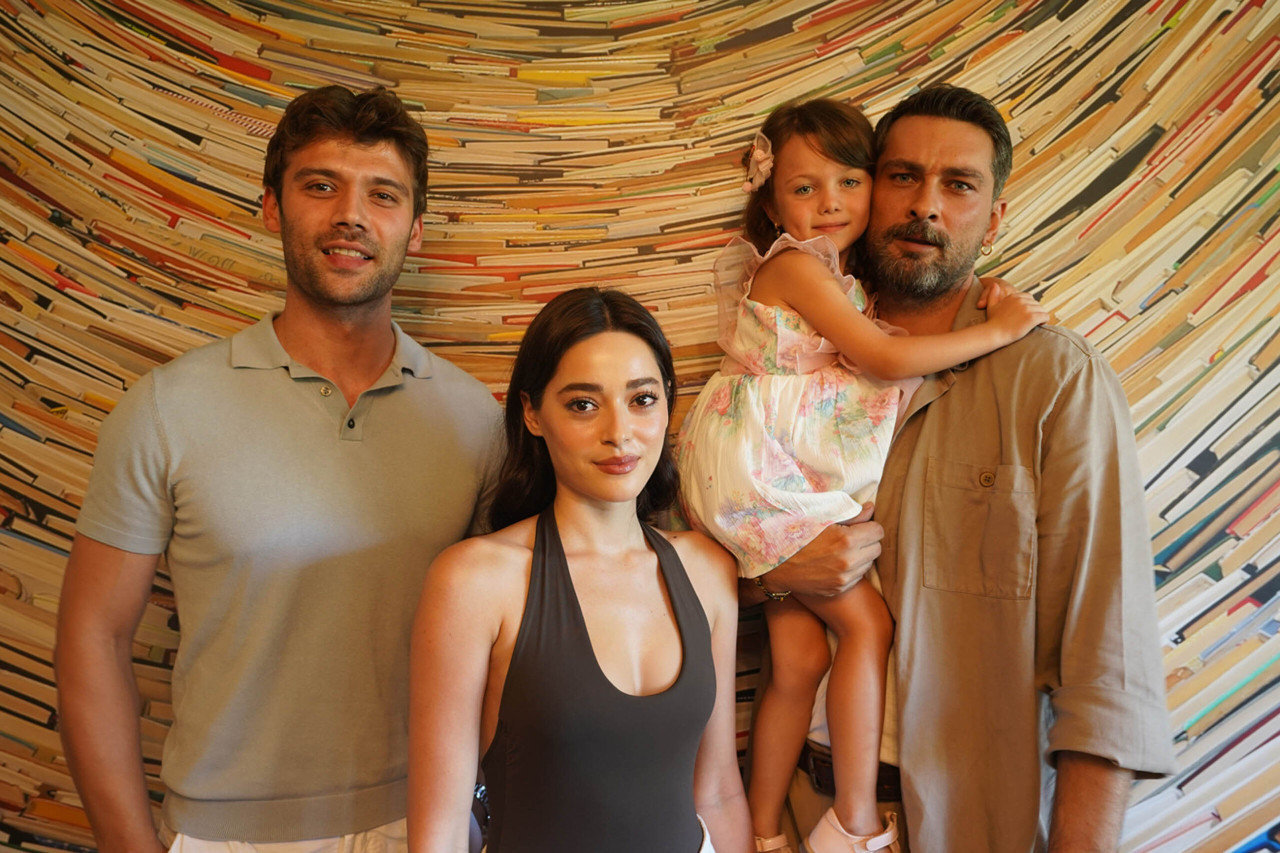 Aynadaki Yabancı dizisinin oyuncuları ilk kez bir arada