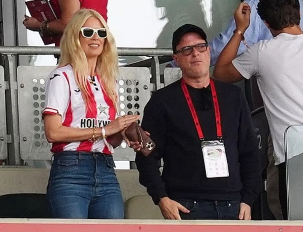 55 yaşına giren Claudia Schiffer formunu koruyor