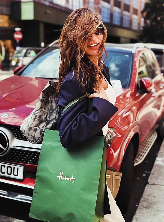 Fikret Orman'dan evlilik teklifi aldığı söylenen Güzide Duran'dan tektaşlı poz - Resim : 2