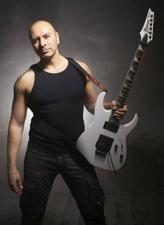 Demir Demirkan son görüntüsüyle şaşırttı - Resim : 2