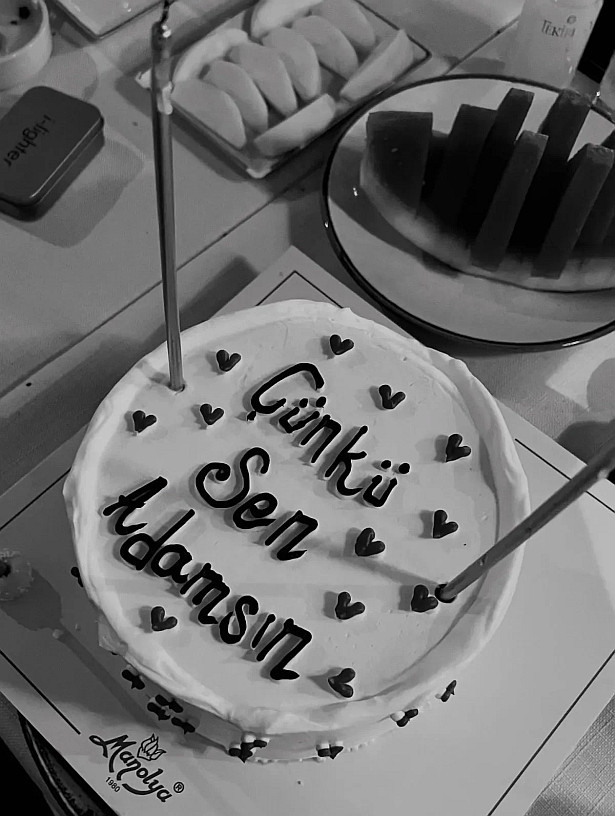 Bülent Şakrak yeni yaşını genç aşkıyla kutladı