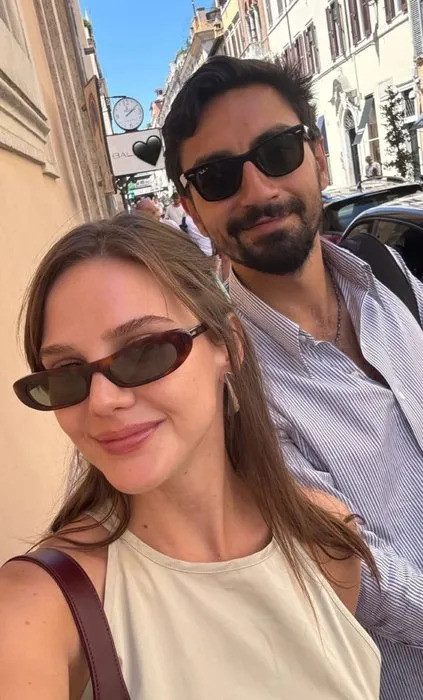 Alina Boz ve Umut Evirgen Roma'da aşka geldi - Resim : 3