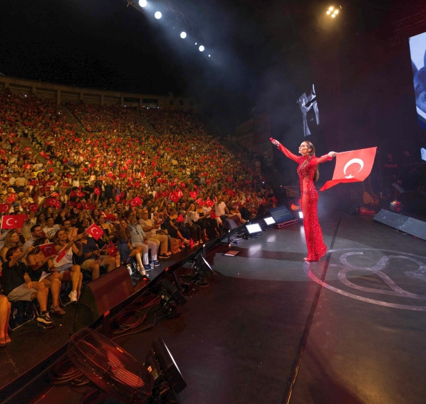 Sıla, 30 Ağustos coşkusu yaşattı
