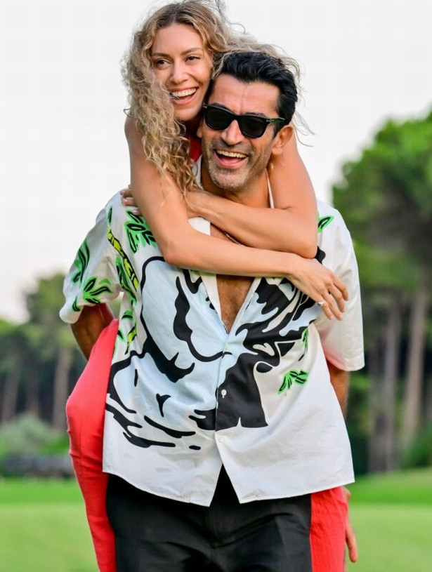 Sinem Kobal'dan eşi Kenan İmirzalıoğlu'yla aşk dolu pozlar - Resim : 2