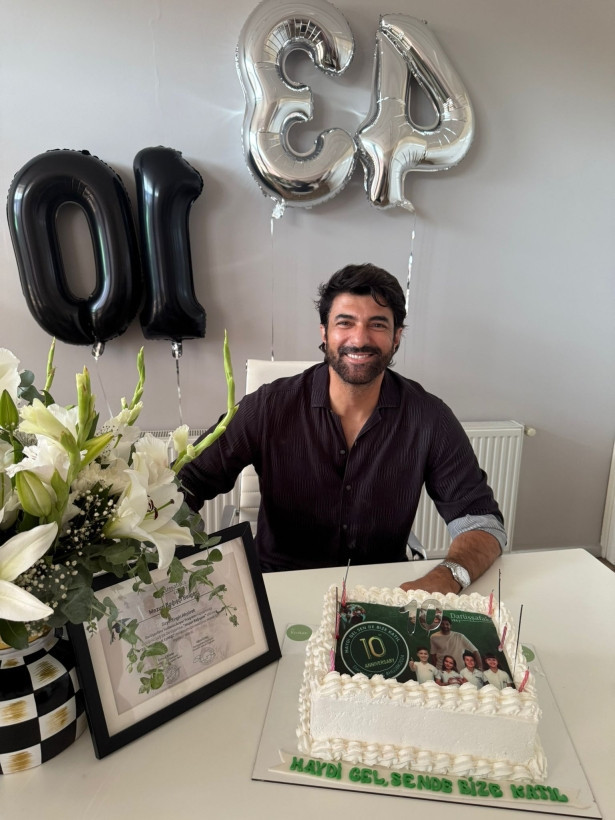 Engin Akyürek'e hayranlarından 43. yaş sürprizi