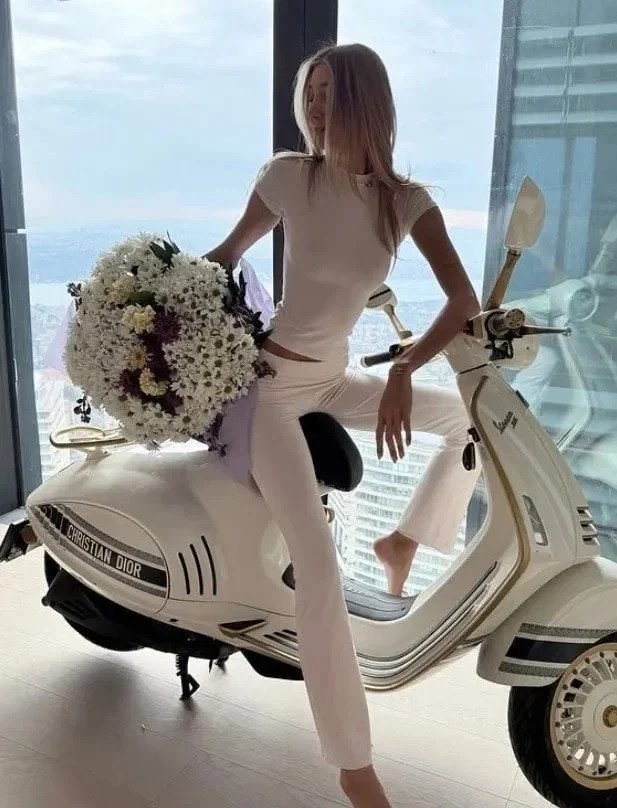 Şevval Şahin resmi hizmete mahsus araçla gecelerde - Resim : 2