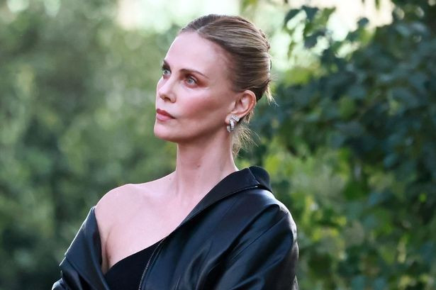 Charlize Theron'un evinin bahçesinden otomobili çalındı