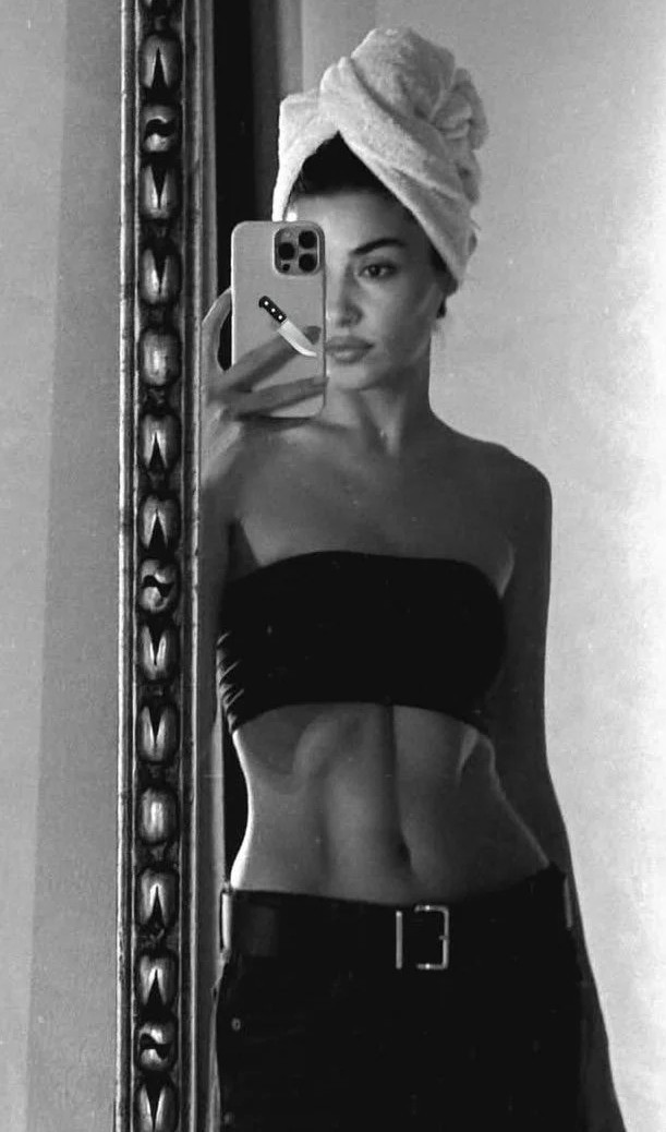 Hande Erçel paylaşımlara hız kesmiyor - Resim : 3