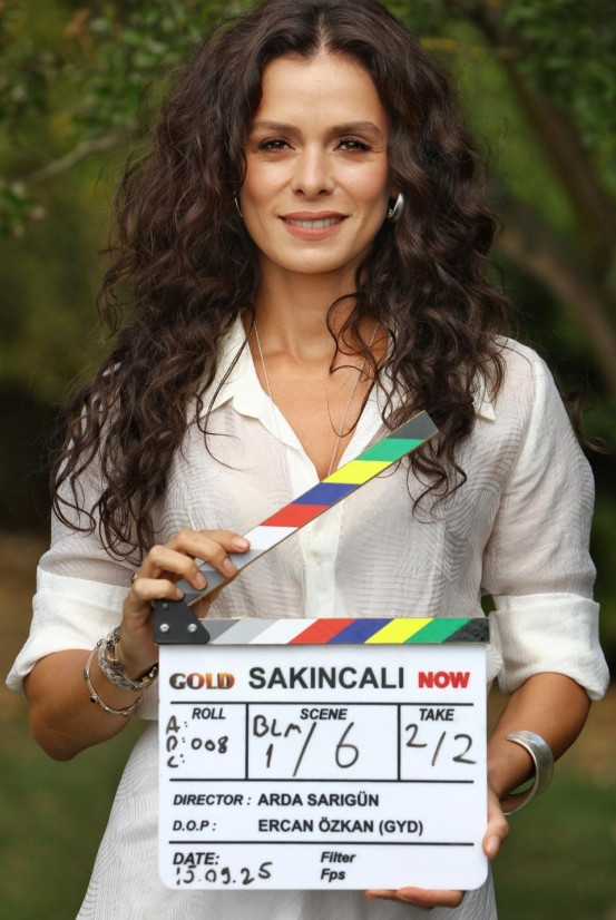 Özge Özpirinçci yeni dizisi için sete çıktı