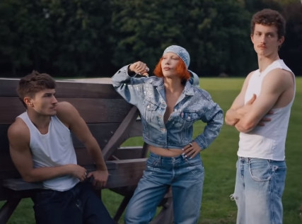 Hande Yener yeni şarkısını Amsterdam'da kliplendirdi