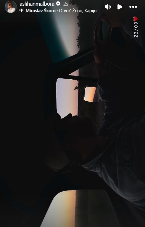 Aylardır sevgili olan Aslıhan Malbora ve Çağatay Ulusoy'dan ilk paylaşım