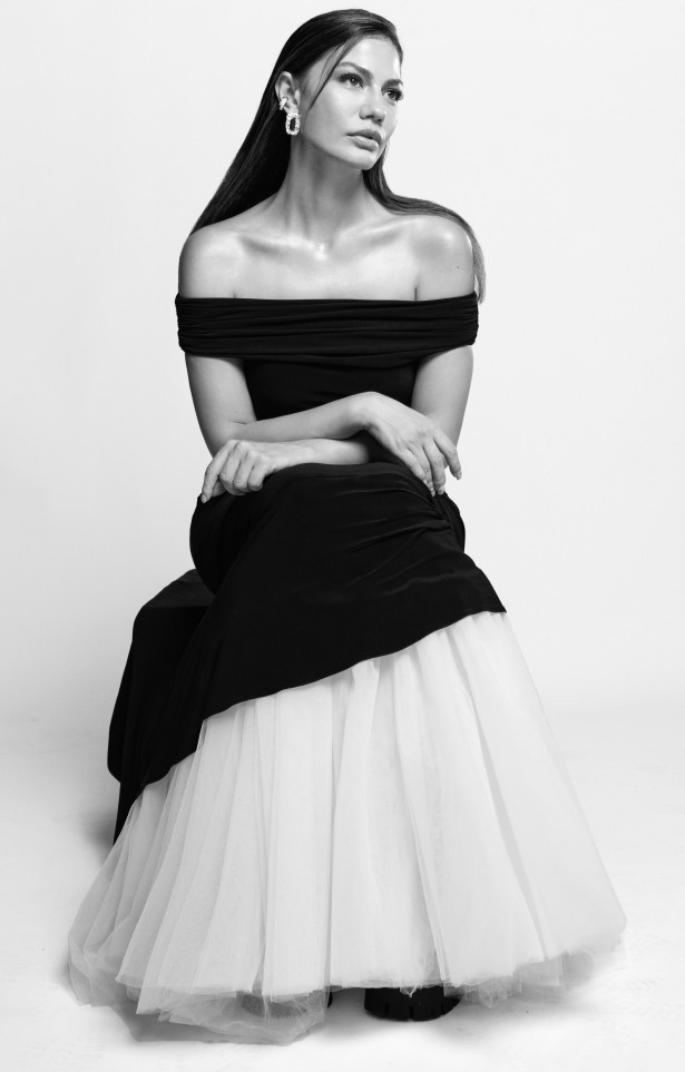 Demet Özdemir’den siyah beyaz pozlar