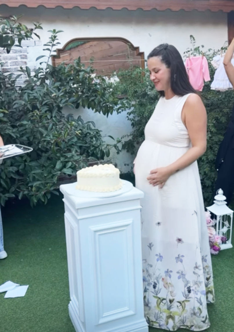 İrem Helvacıoğlu, baby shower düzenledi