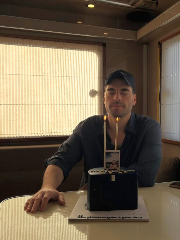 'Veliaht' setinde Akın Akınözü'ne doğum günü sürprizi