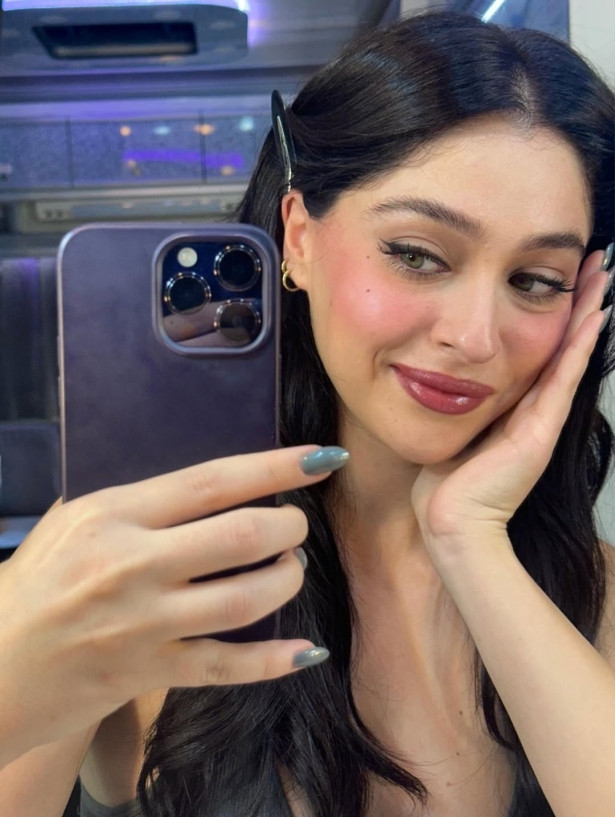 Cemre Baysel'den karavan pozları