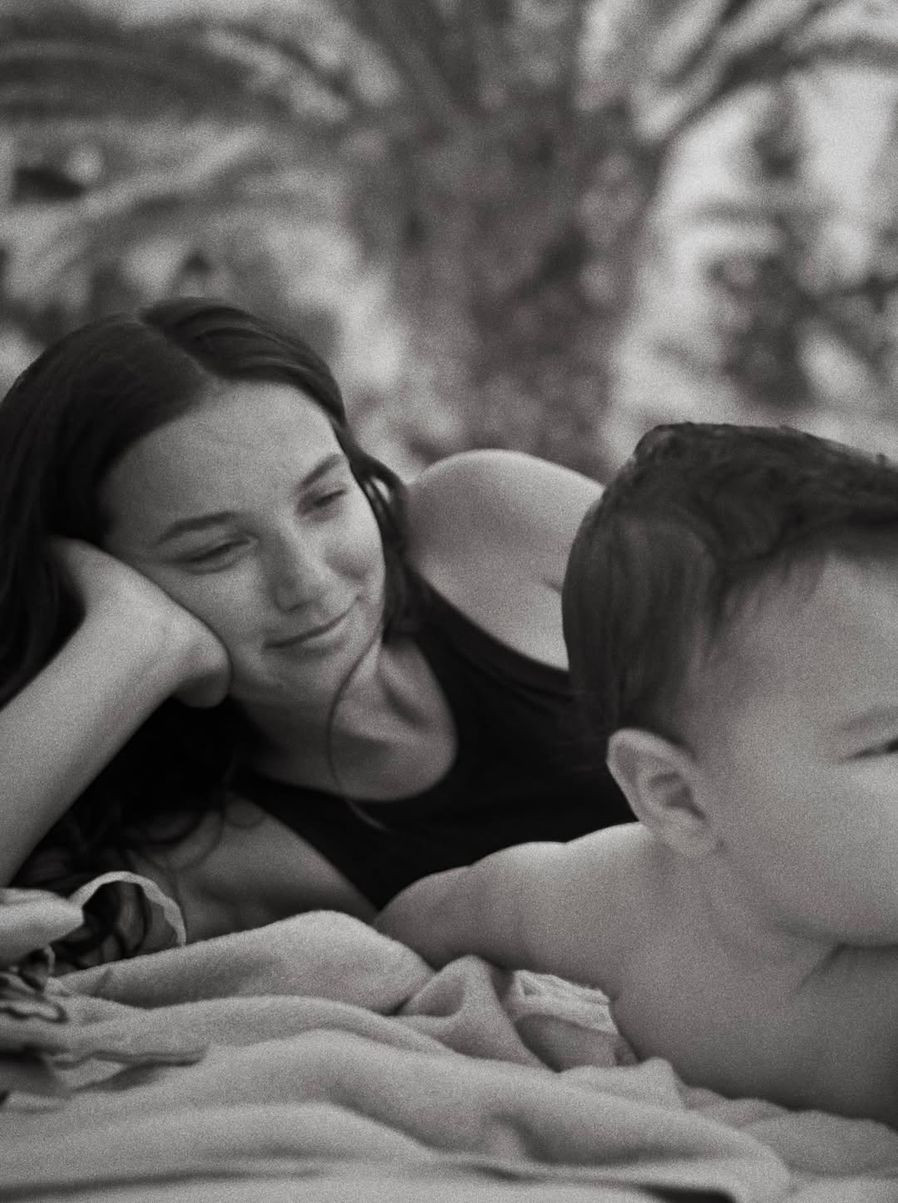 Kaan Yıldırım ve Pınar Deniz'den aile pozu