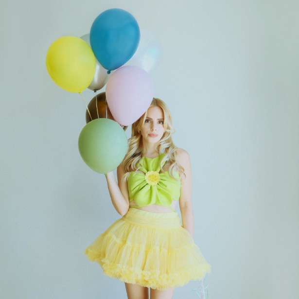 Cansu'dan rengarenk bir albüm