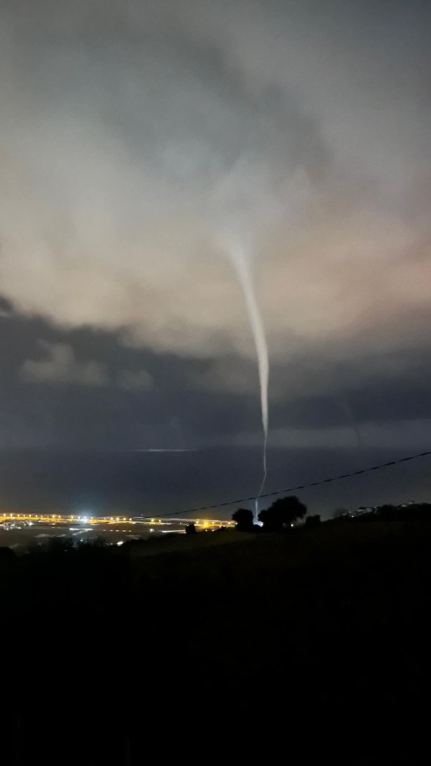Hatay'da denizdeki hortum kamerada