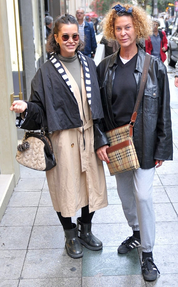 İpek Tenolcay kızıyla görüntülendi