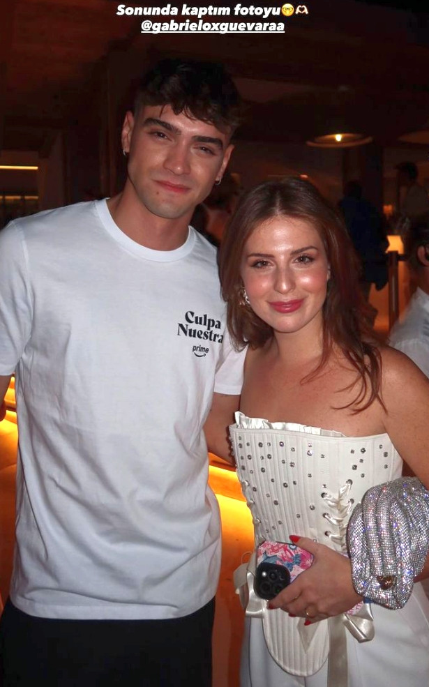 Zeynep Özkaya'dan yakışıklı yıldızla samimi poz - Resim : 2