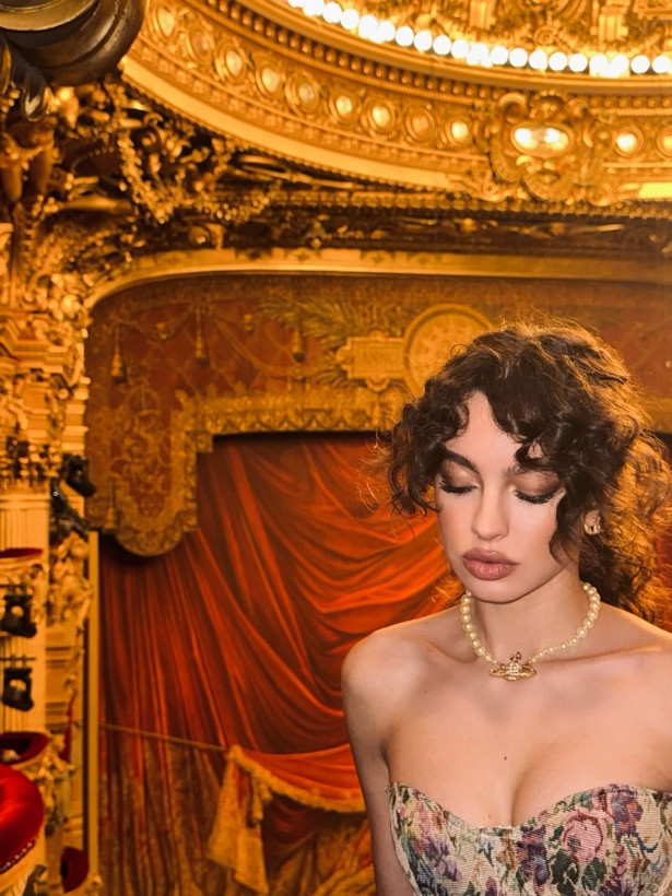 Su Burcu Yazgı Coşkun'dan Paris çıkarması