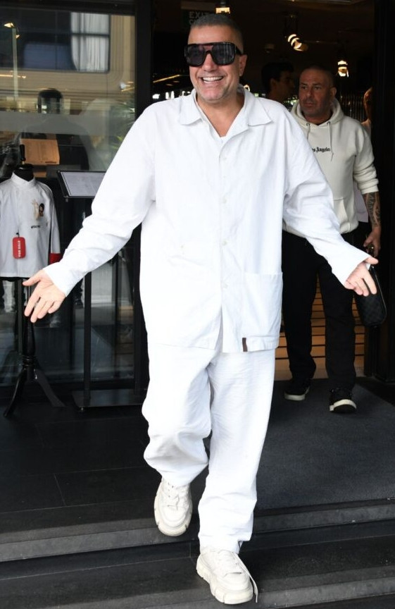 Sabah kahvaltısını etçide yapan türkücü şaşırttı