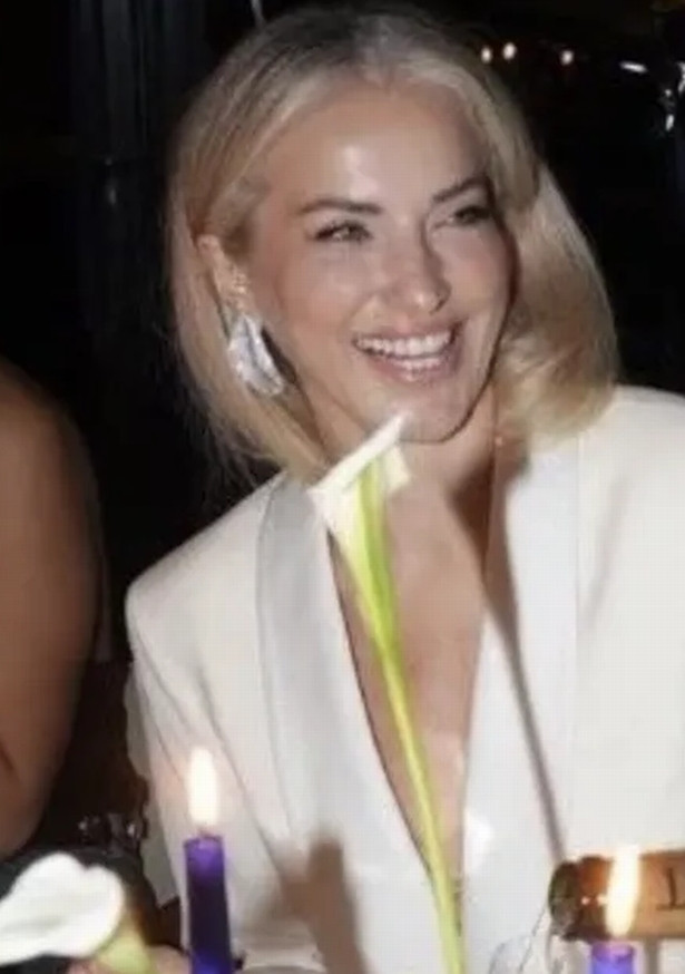 Burcu Esmersoy'dan 49. yaşına neşeyle girdi