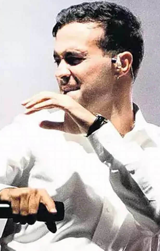 Mert Demir, kariyerine çay taşımakla başlamış - Resim : 2