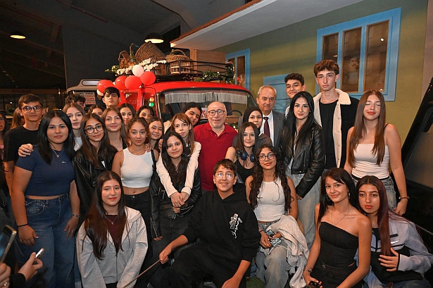 'Çiçek Abbas', yıllar sonra minibüsüyle buluştu