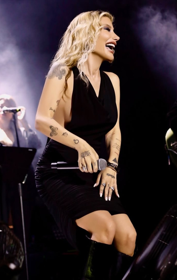 İrem Derici İstanbul'da konser verdi