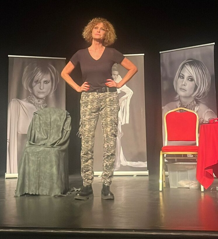 İpek Tenolcay'dan tek kişilik oyun sürprizi