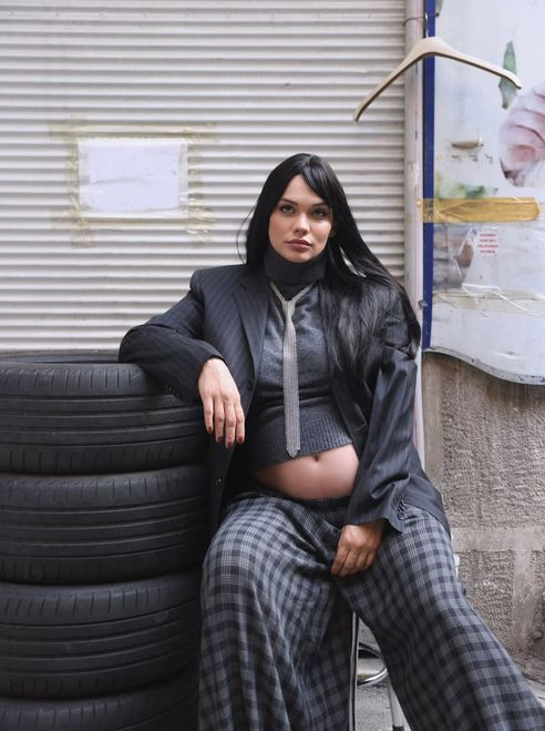 Beste Kökdemir’den yeni hamilelik pozları