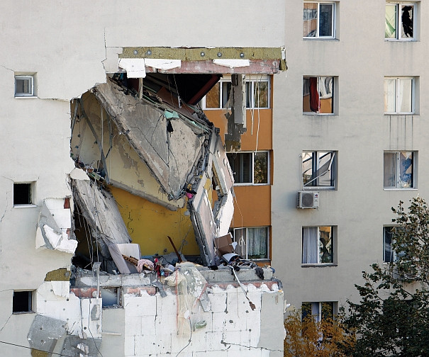 Romanya’da bir apartmanda feci patlama