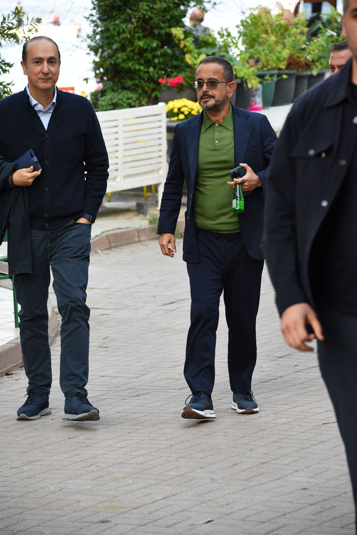 Korumalardan Ali Sabancı'ya soru engeli