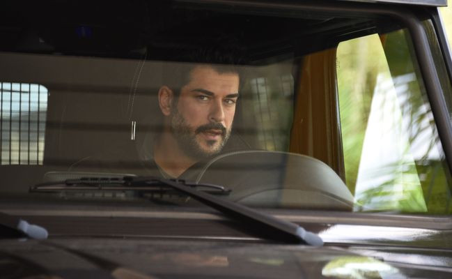 Burak Özçivit asılsız haberlere sitem etti