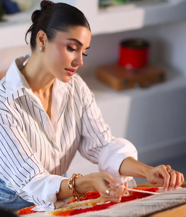 Hande Erçel halı dokudu - Resim : 2