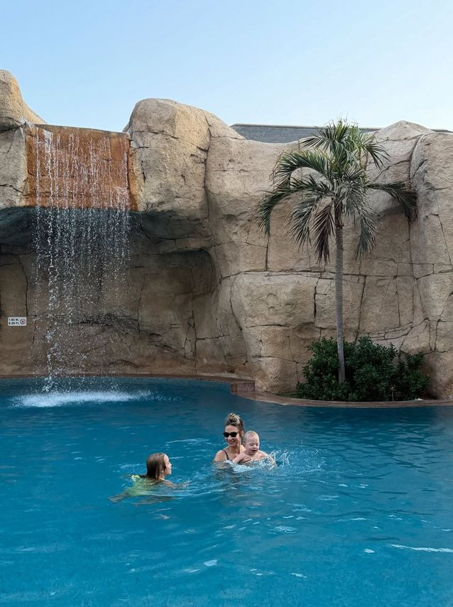 Müge Boz ve Caner Erdeniz ailece Dubai’de - Resim : 2