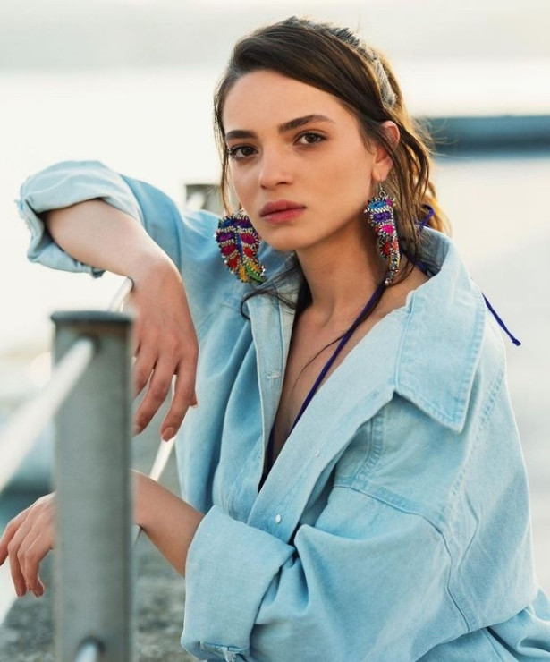 Burak Hakkı ve Ayça Varlıer TRT tabii'nin "Sumud" dizisinde