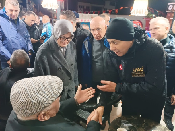 Sındırgı’da 6.1’lik depremde yıkılan ve hasar gören binalar havadan görüntülendi - Resim : 2