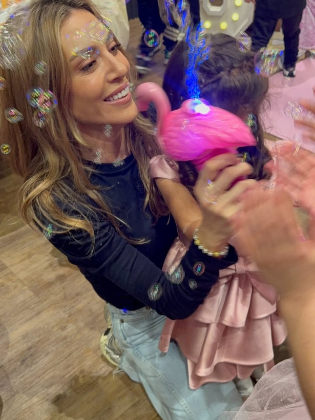 Sinem Kobal ve Kenan İmirzalıoğlu çiftinden kızlarına masalsı kutlama