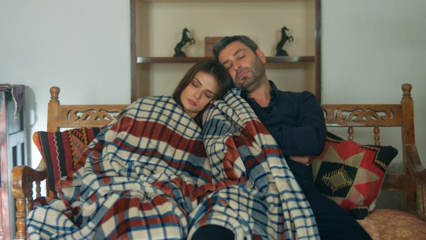 Sezen Aksu Uzak Şehir'e şarkı hediye etti